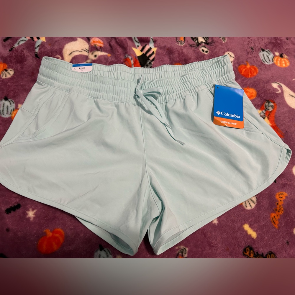 NWT MEDIUM 3’ OMNI-SHADE Columbia Light Blue Shorts